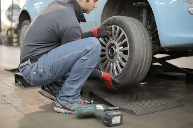 Replacing car tire